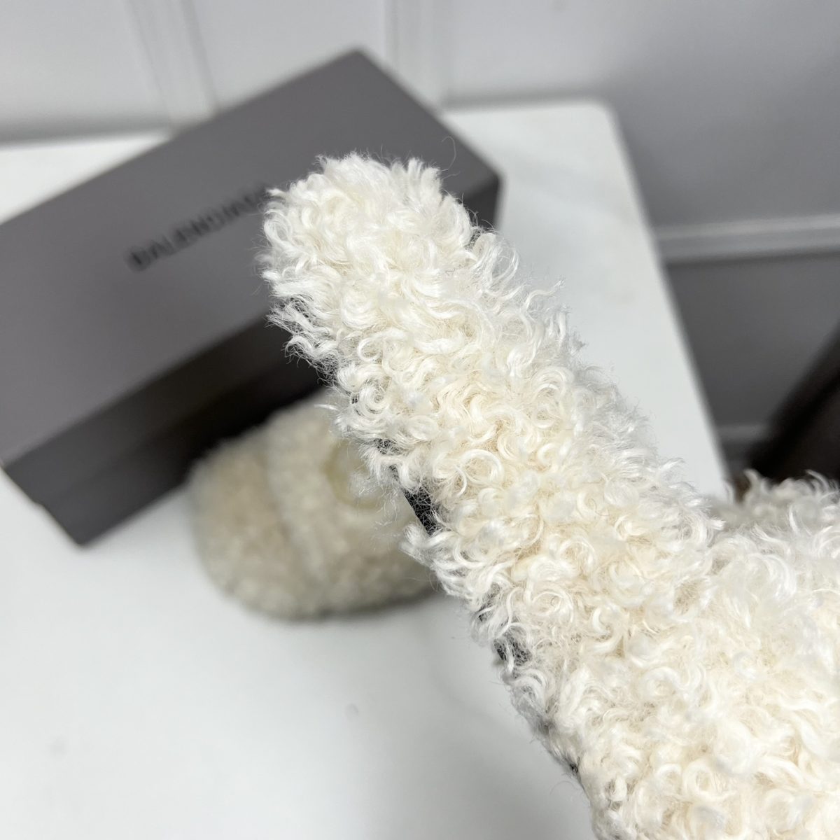 Balenciaga 23fw Women Winter Slippers Size 36-40 - Image 8