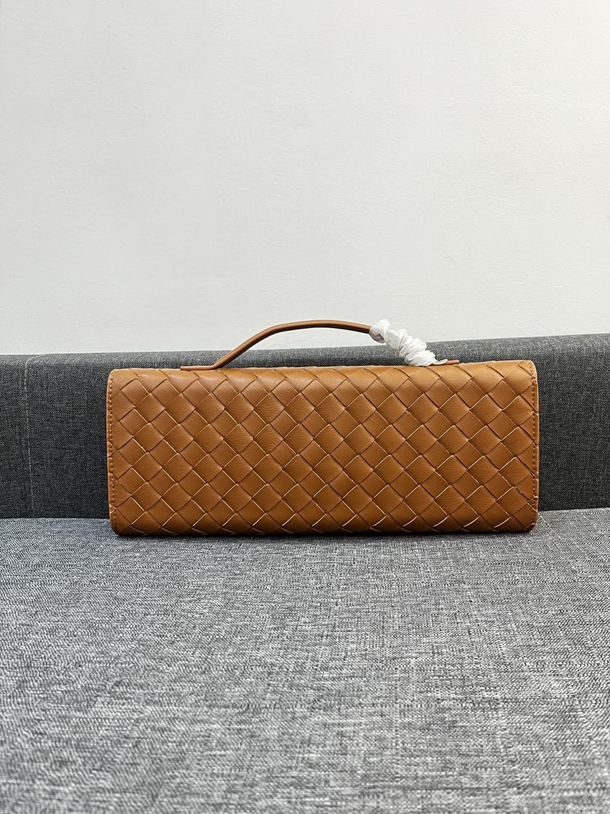 Bottega Veneta Andiamo Clutch 30*13*4cm - Image 2