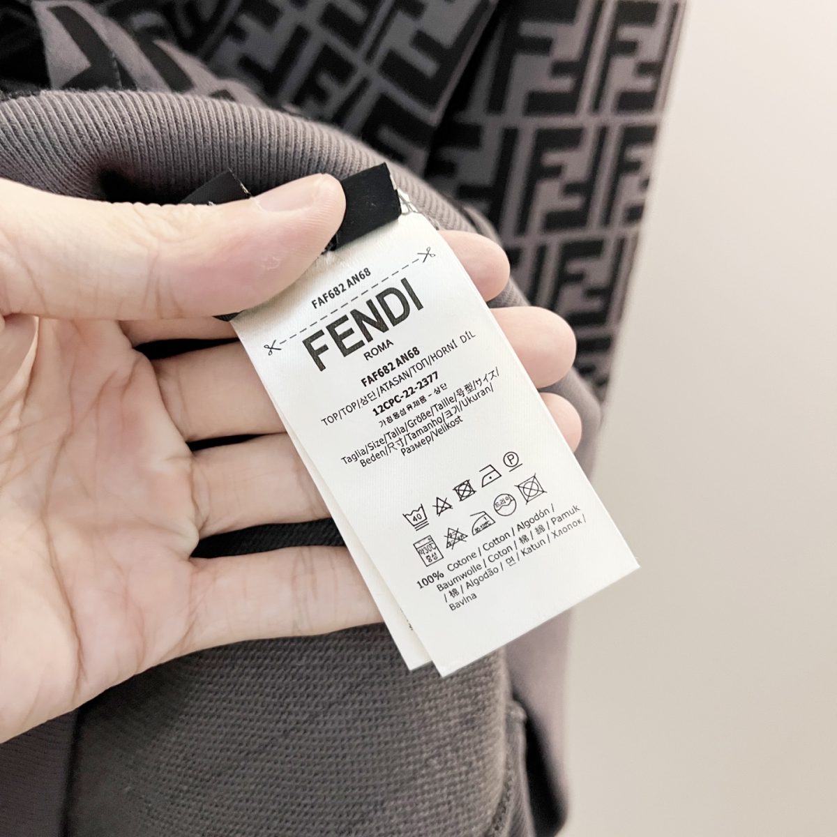 Fendi Unisex Sweatshirt Size S-XL - Image 3