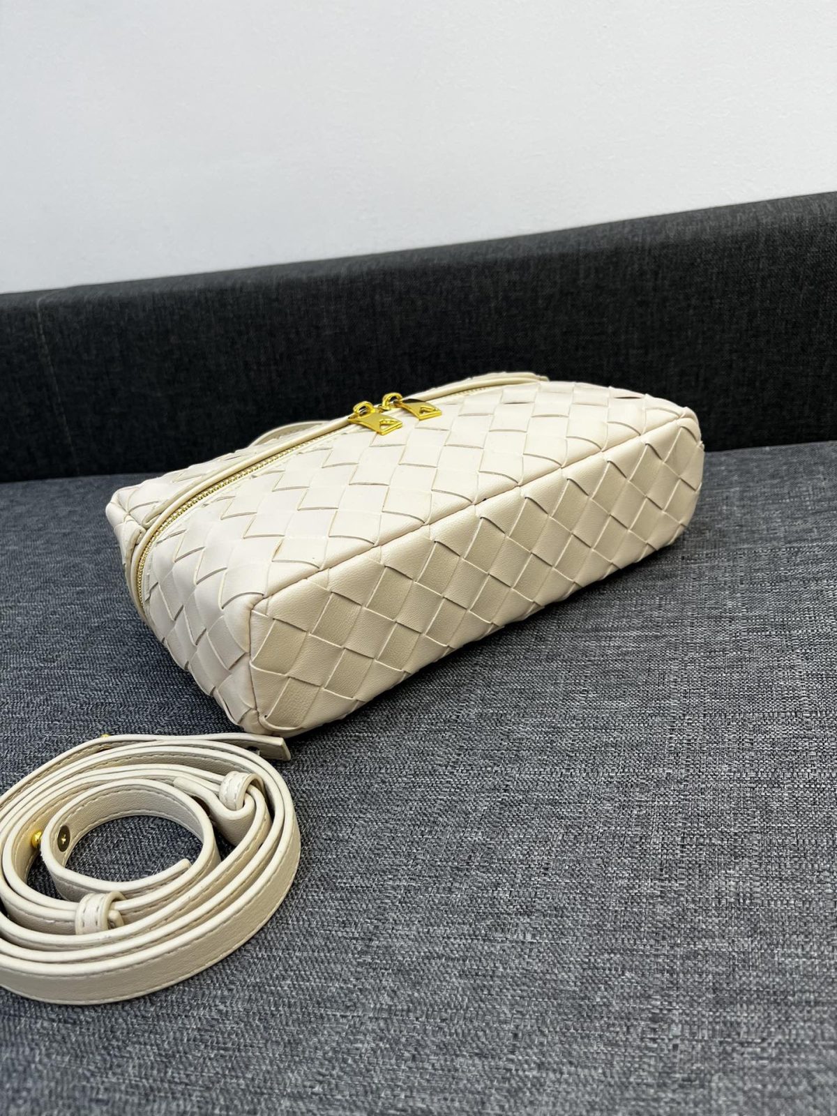 Bottega Veneta Vanity Case Shoulder Bags 24*13*6cm - Image 8