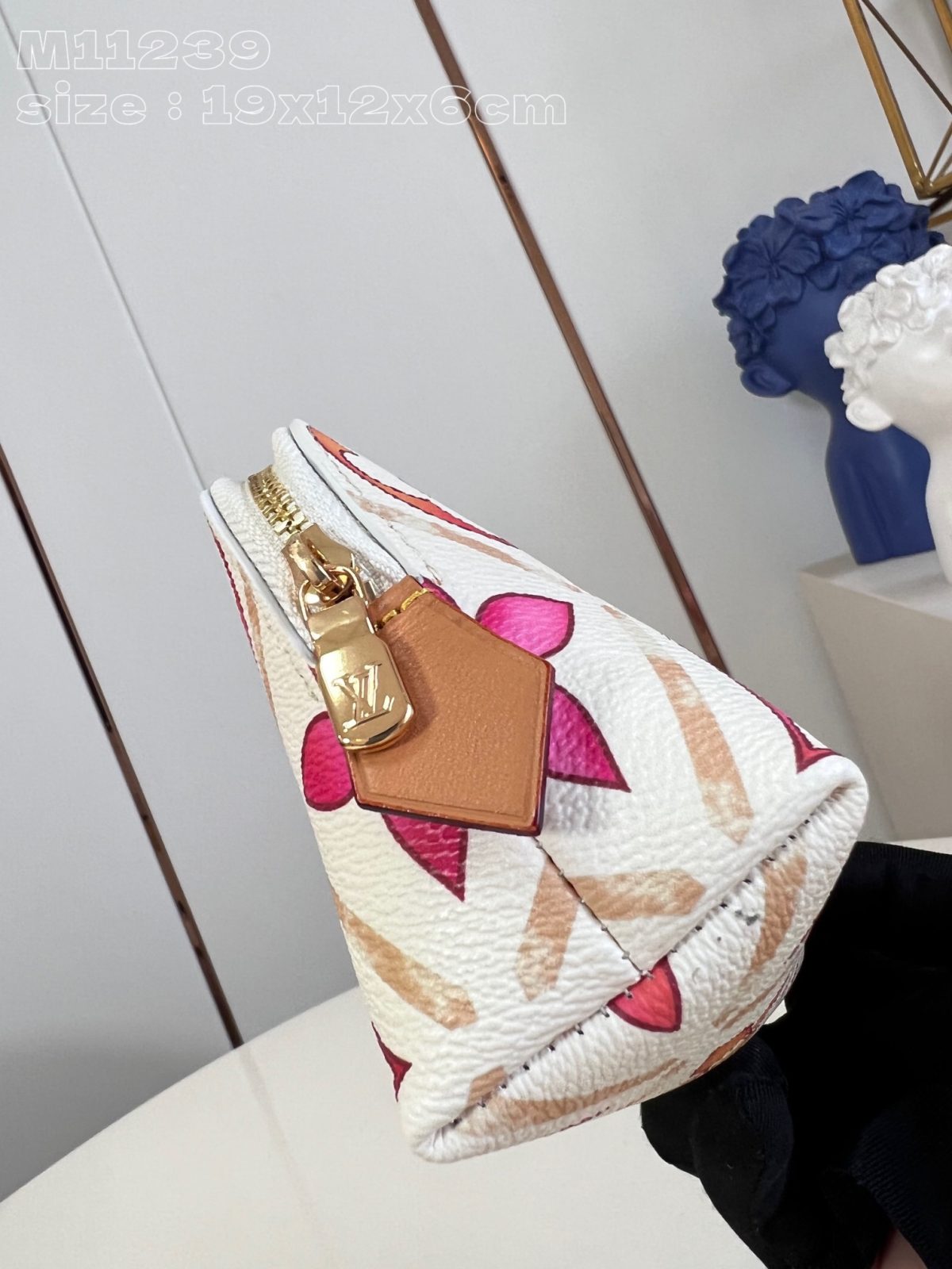 Louis Vuitton M11239 Pochette Cosmétique PM Size 19*12*6cm - Image 4