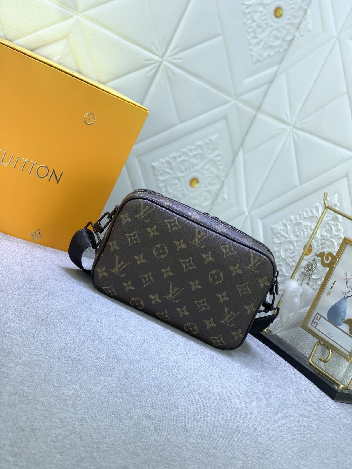 Louis Vuitton M82542 Alpha Shoulder Bags Size 11*18*6cm - Image 3
