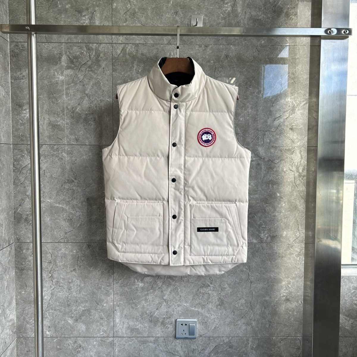 Canada Goose E20 Freestyle Vest-WD Men Winter Vest Size S-XXL - Image 1