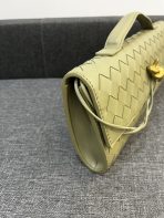 Bottega Veneta Andiamo Clutch 30*13*4cm - Image 3