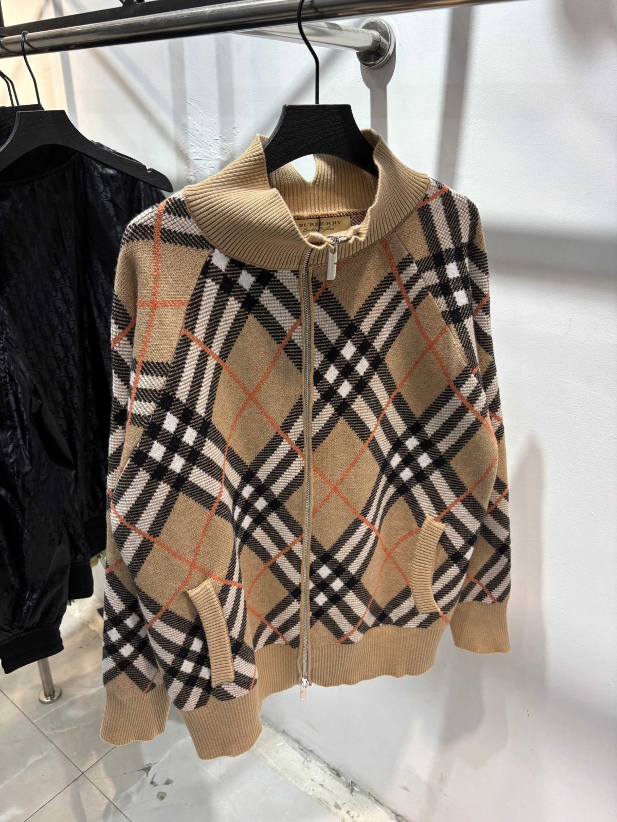 Burberry Unisex Jacket Size S-XL - Image 3