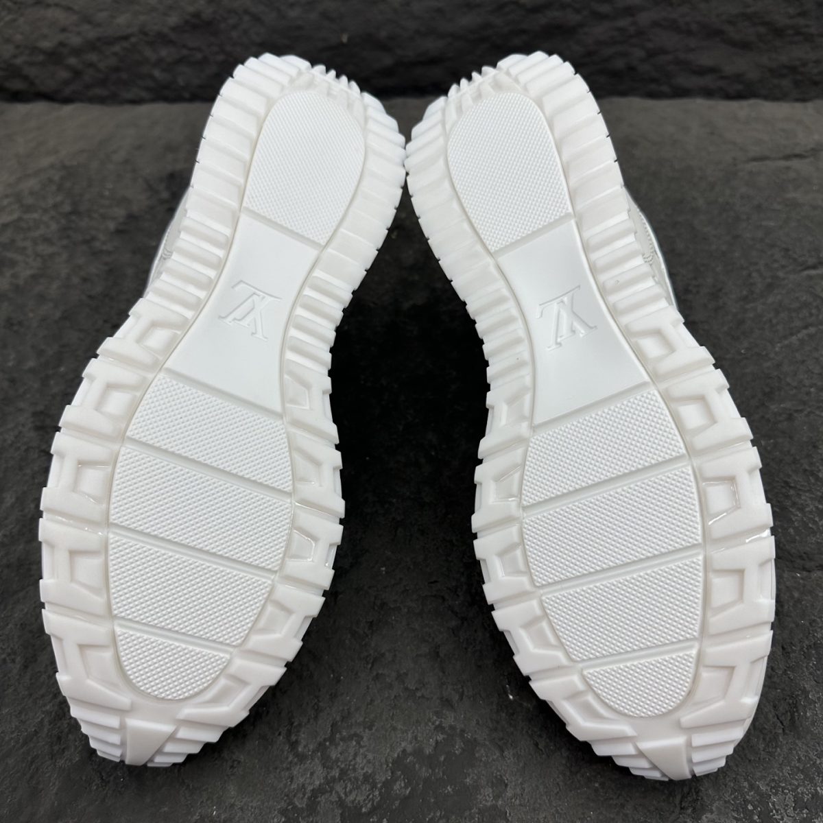 Louis Vuitton Run Away Sneaker For Men Size 39-46 - Image 6