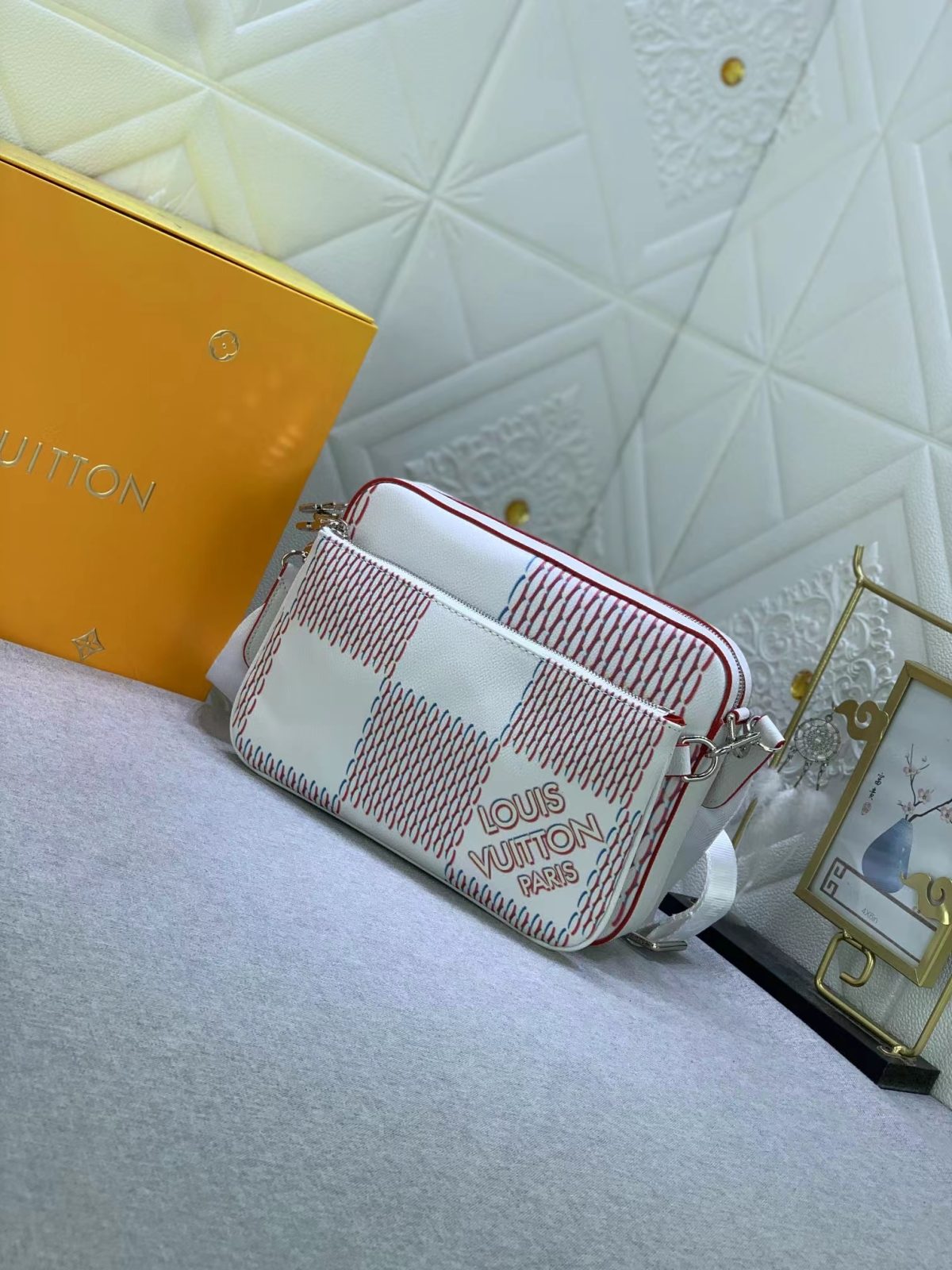 Louis Vuitton Monogram Eclipse Reverse Shoulder Bags Size 25*18.5*7cm - Image 3