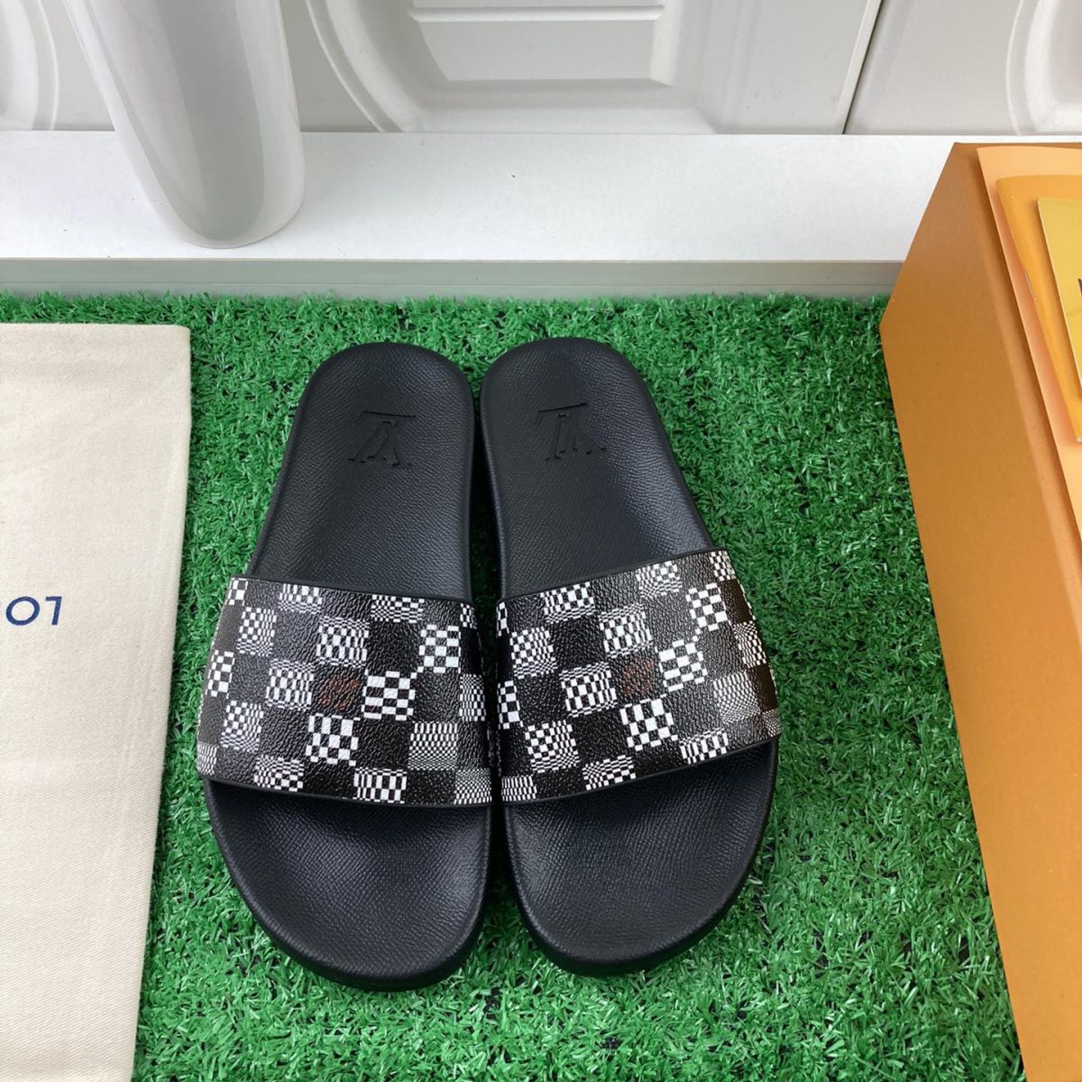 Louis Vuitton 2024ss Candy Series Slippers Size 36-45 - Image 1