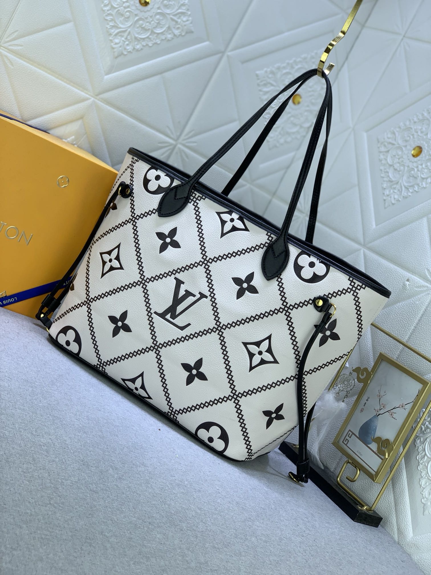 e84887ce90cdd54a.jpg Louis Vuitton Shopping Bags 31*28*14cm - Image 3