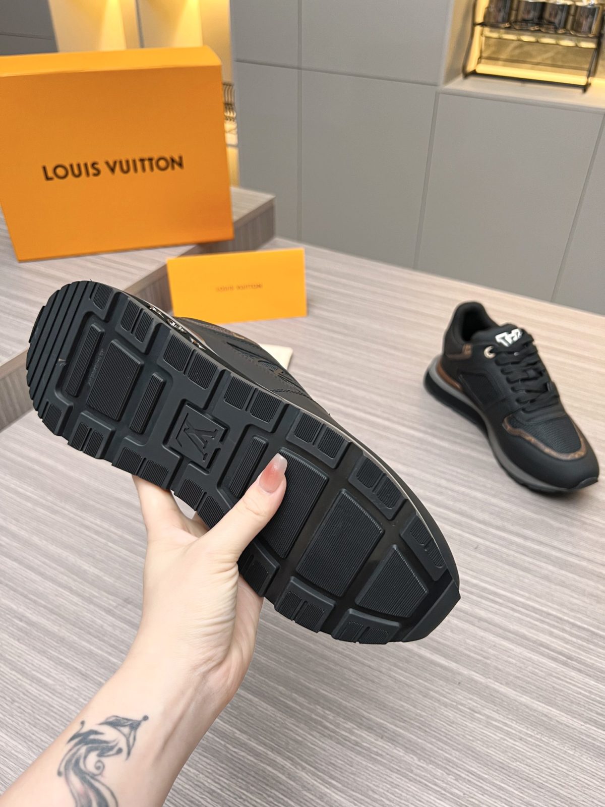 Louis Vuitton 2024ss Runaway Sneaker Size 40-46 - Image 9