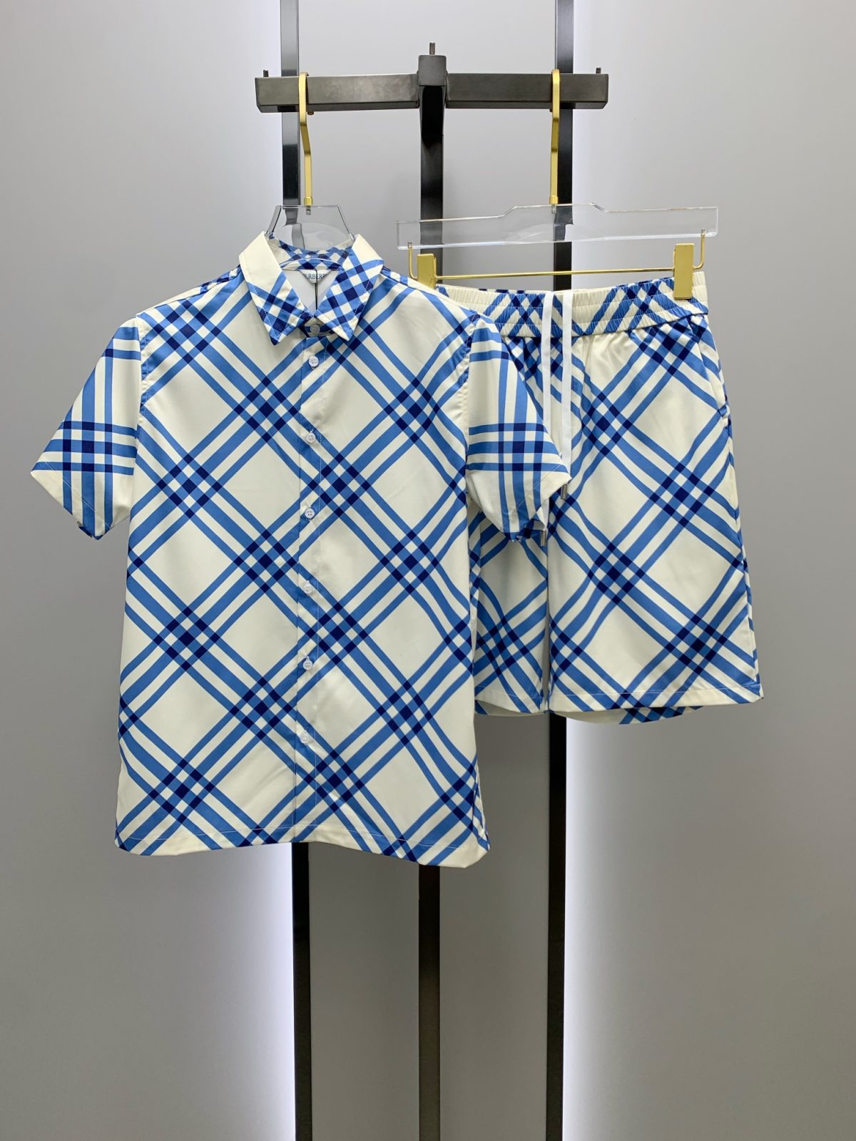 Burberry Sommeranzug Size M-XXL - Image 1