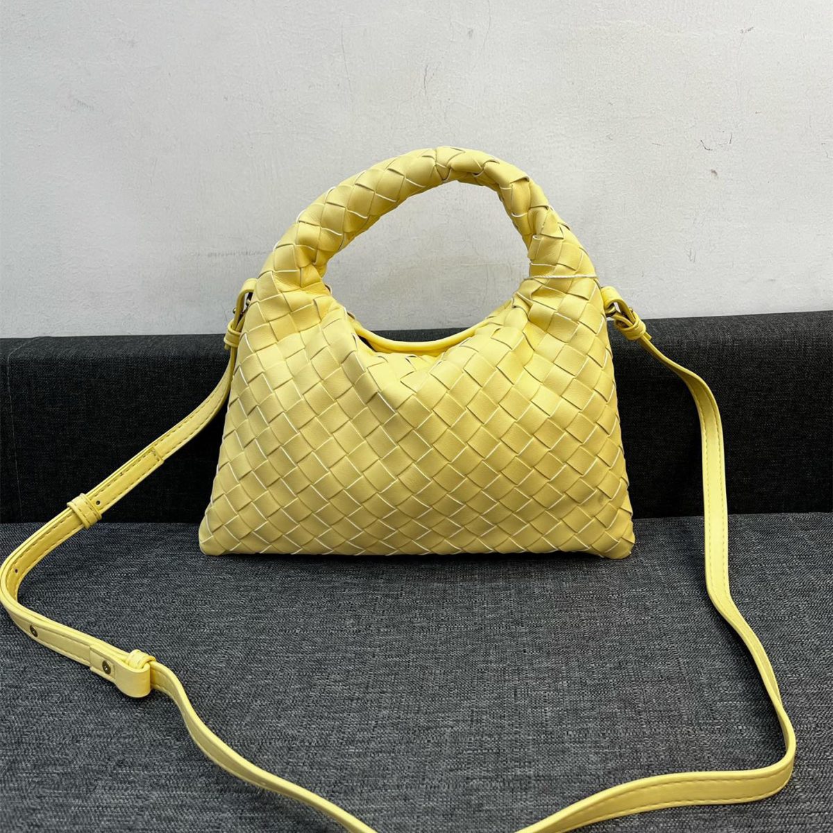 Bottega Veneta HO Shoulder Bags 28*17cm - Image 1