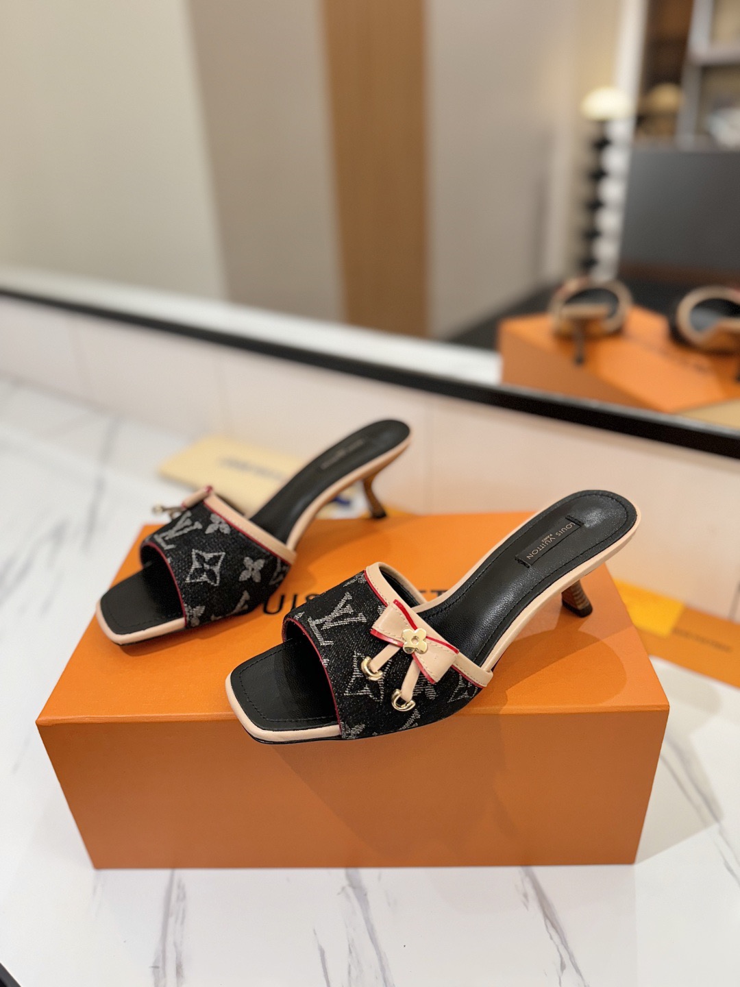 eb46e73ea6c724db.jpg Louis Vuitton LV Archlight Pumps Size 36-41 - Image 2