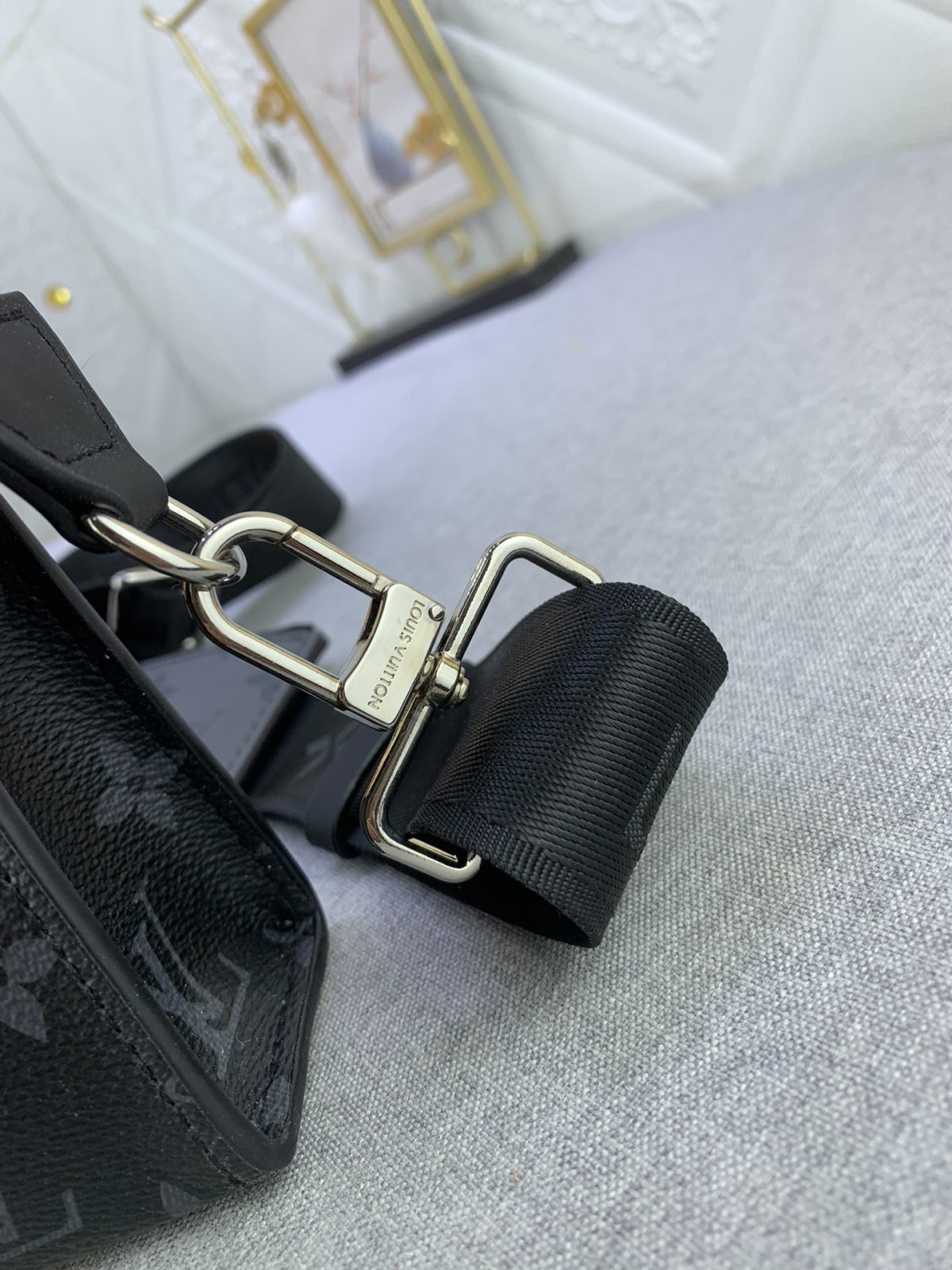 Louis Vuitton M81124 Alpha Wearable Shoulder Bags Size 18*11*6cm - Image 7