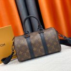 Louis Vuitton Keepall Bandoulière 25 Bags for Men - Image 4