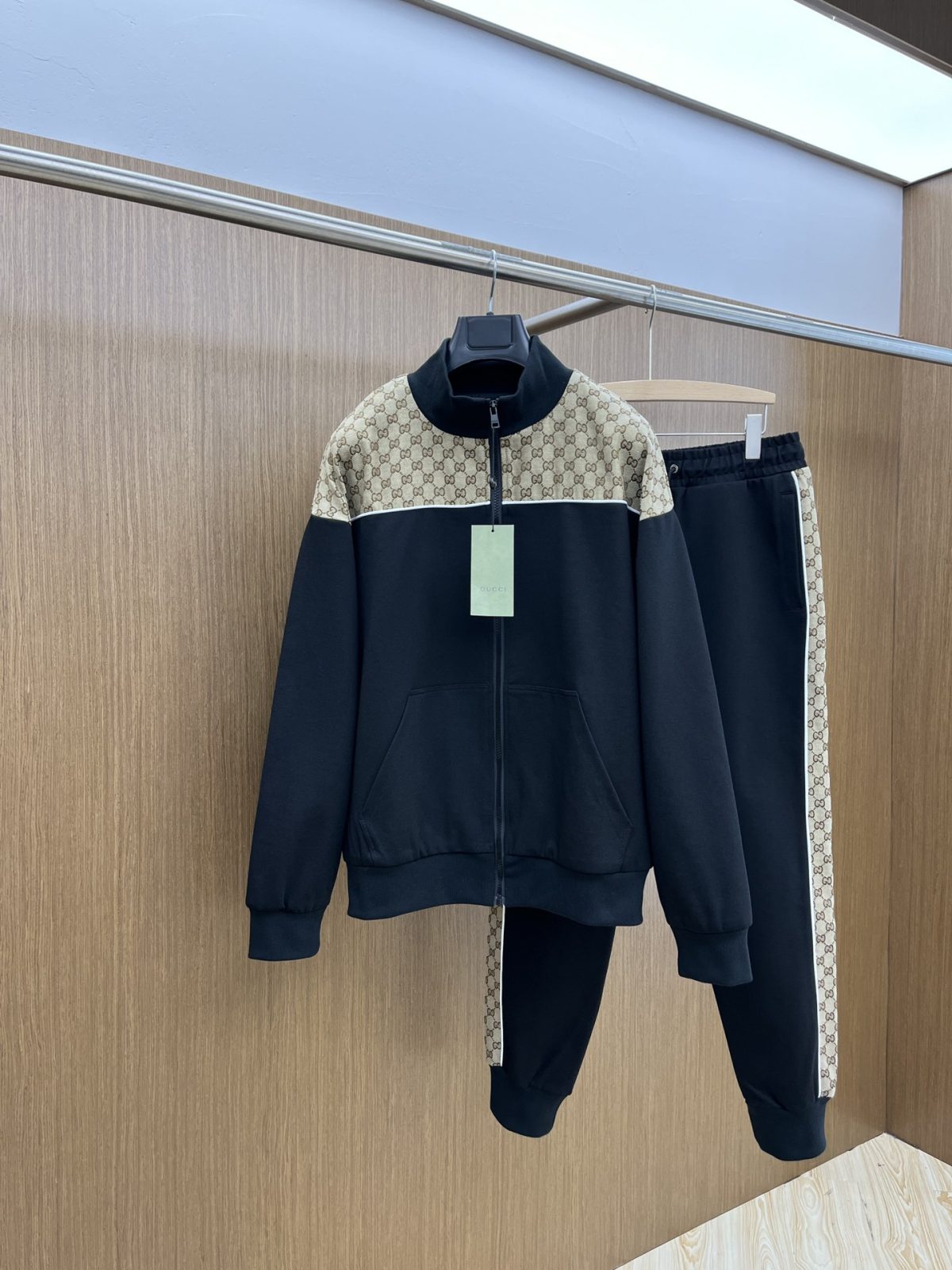 Gucci Unisex Jogging suit Size M-XXXL - Image 1