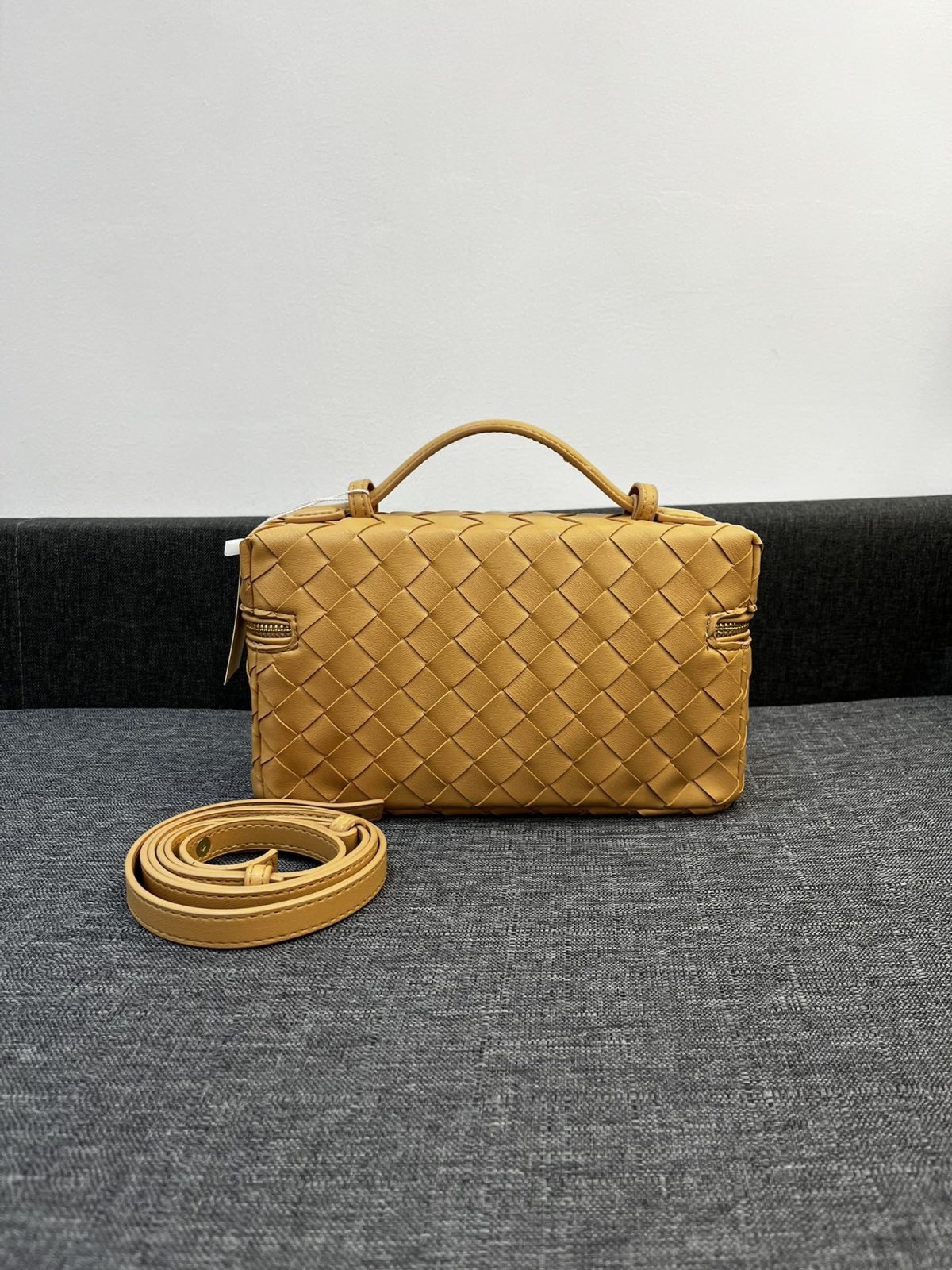 Bottega Veneta Vanity Case Shoulder Bags 24*13*6cm - Image 4
