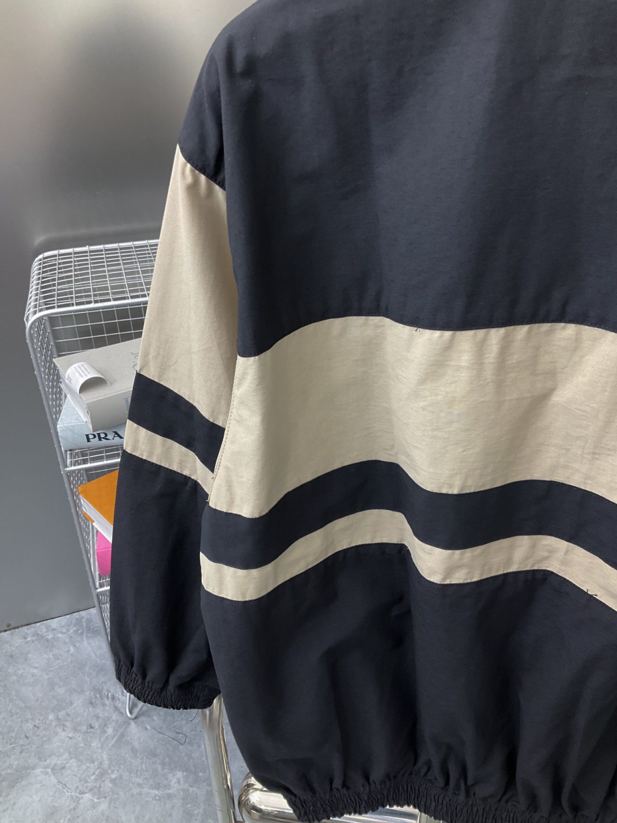 Balenciaga New Jacket Size S-XL - Image 2