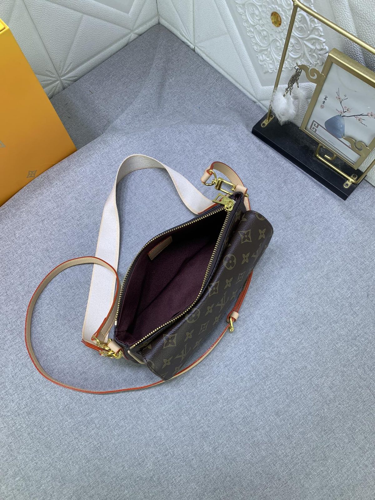 Louis Vuitton M46999 Viva-cité Shoulder Bags Size 25*15*8cm - Image 9