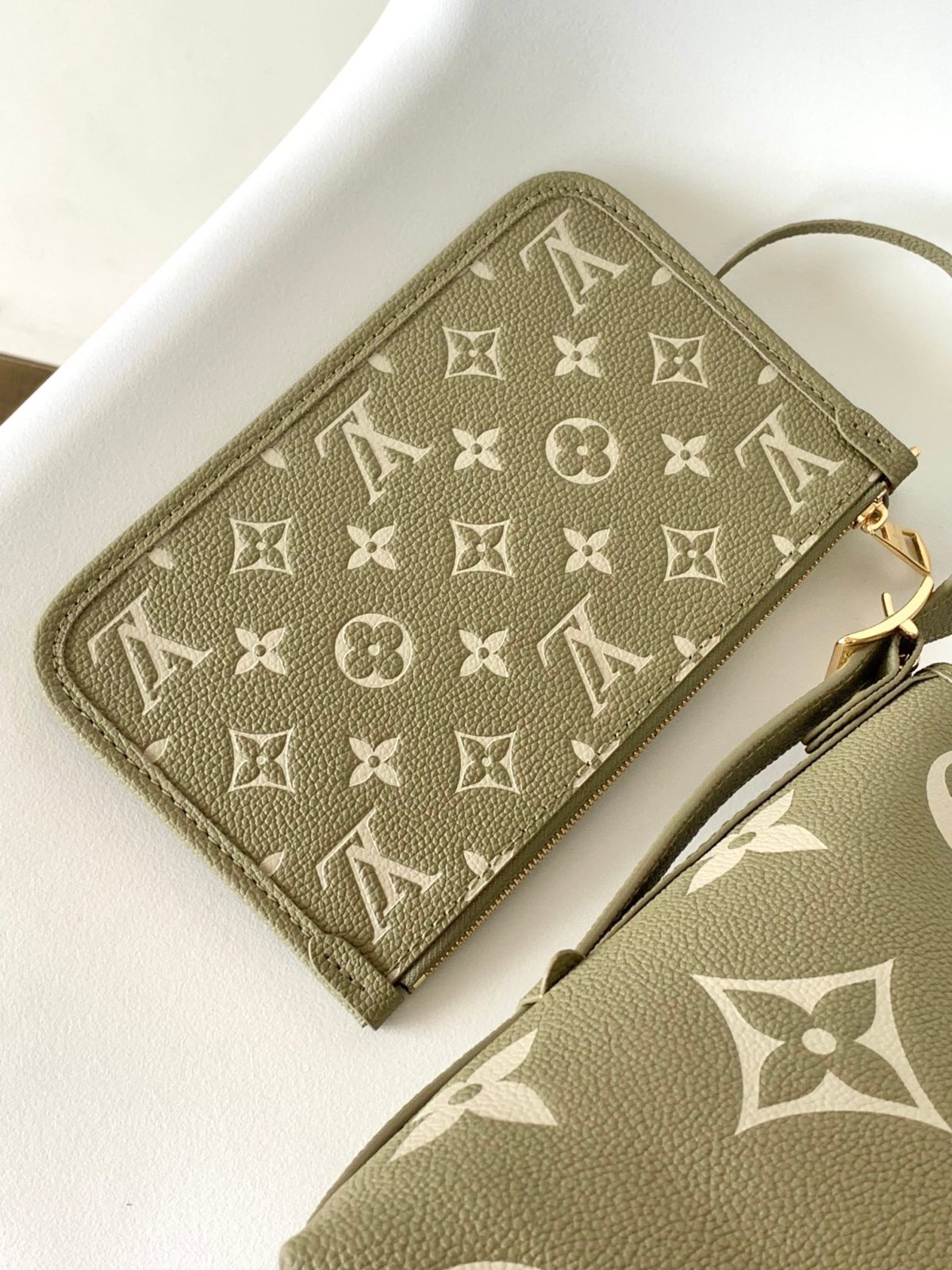 Louis Vuitton M46672 CarryAll Women Bags Size 29*24*12cm - Image 7