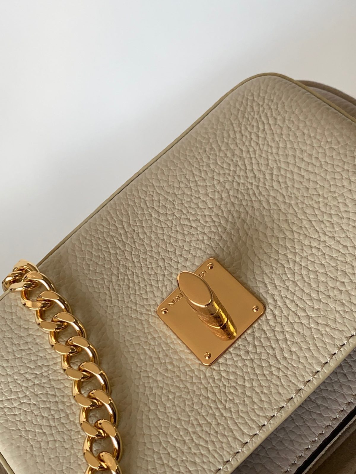 Louis Vuitton M58554 Lockme Tender Women Shoulder Bags Size 19*13*8cm - Image 7