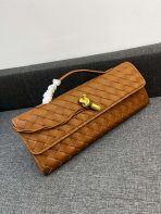 Bottega Veneta Andiamo Clutch 30*13*4cm - Image 5