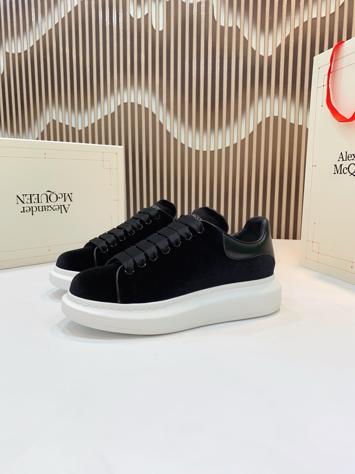 Alexander McQueen OVERSIZED Sneaker Size 35-45 - Image 3