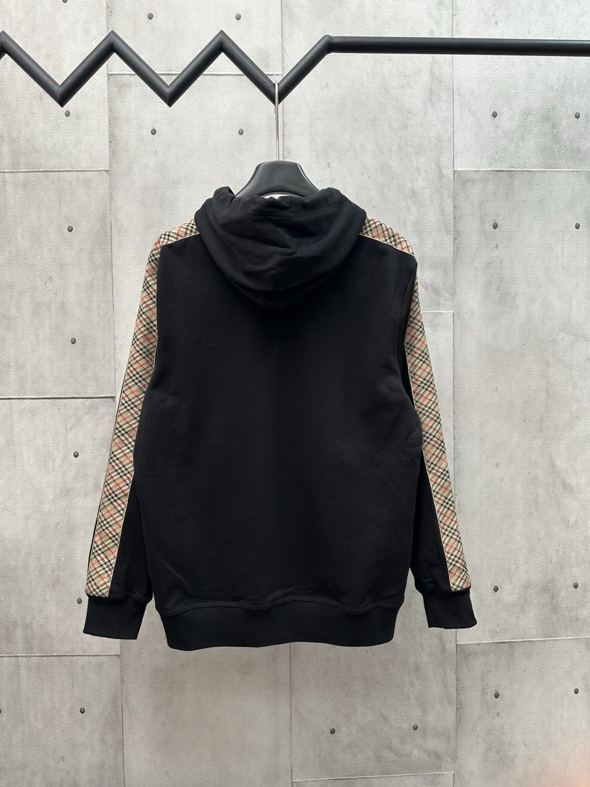 Burberry Unisex Jacket Size S-XL - Image 8