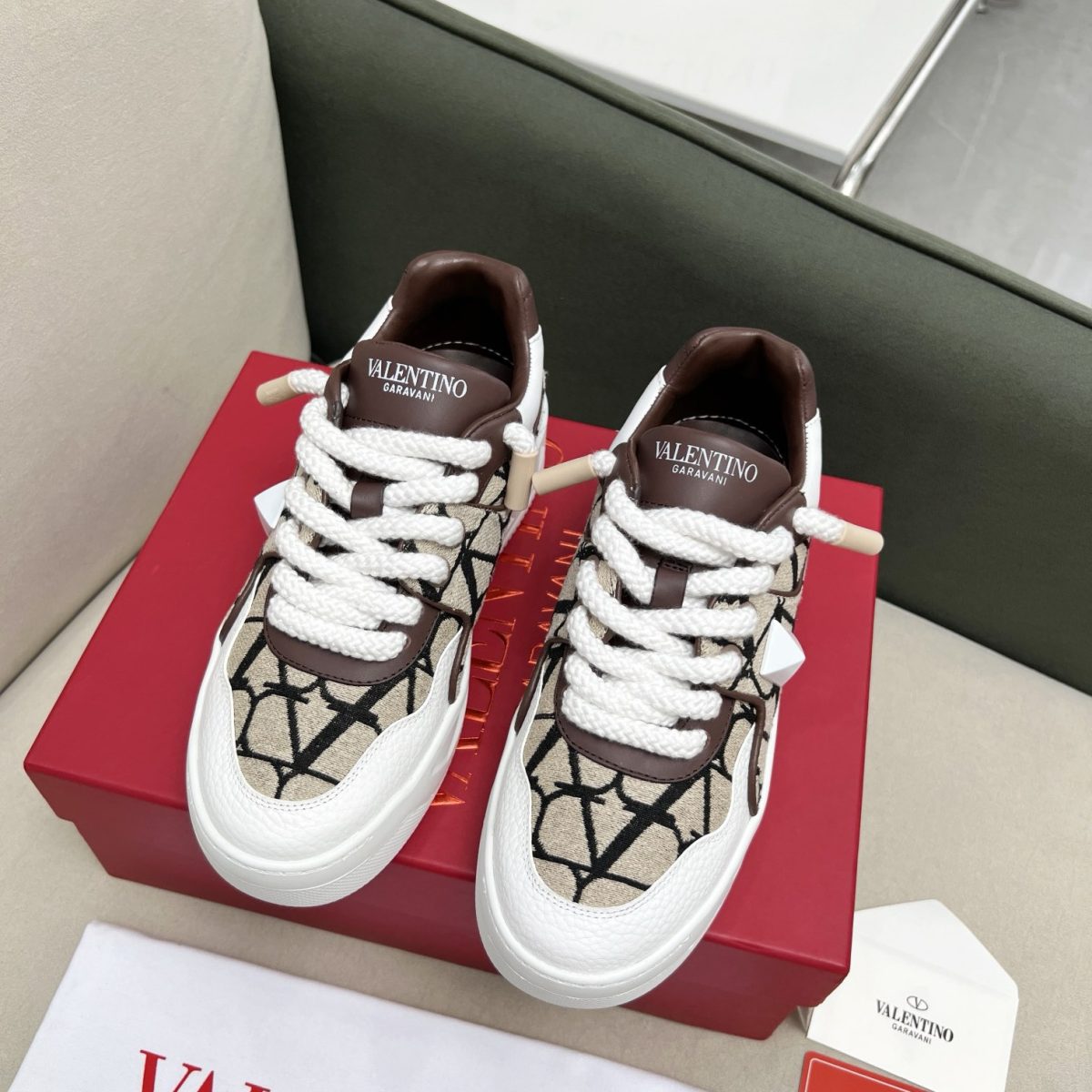 Valentino 2023 new Sneaker size 35-46 - Image 1