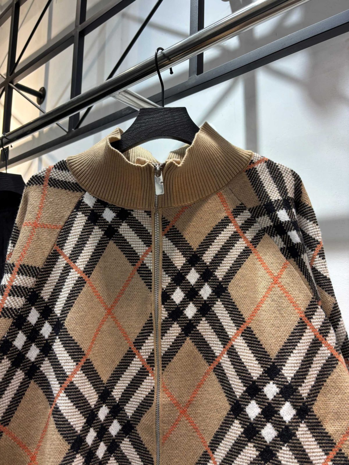 Burberry Unisex Jacket Size S-XL - Image 5