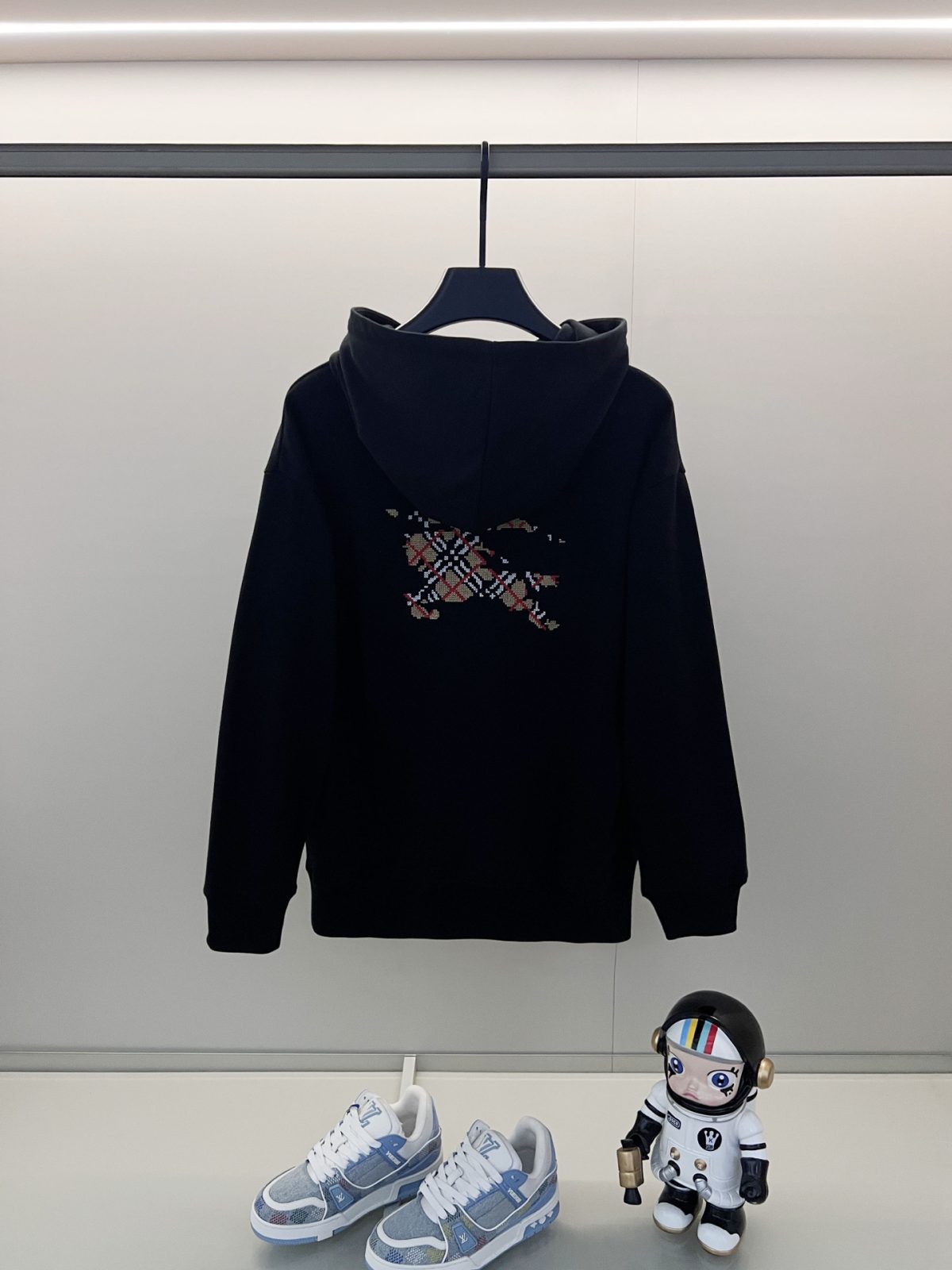 Burberry Unisex Sweatshirt Size S-XL - Image 3