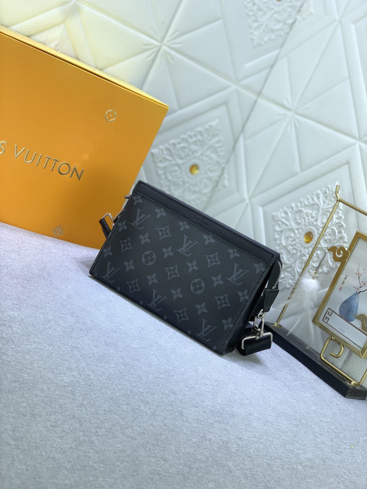 Louis Vuitton M81124 Alpha Wearable Shoulder Bags Size 18*11*6cm - Image 2