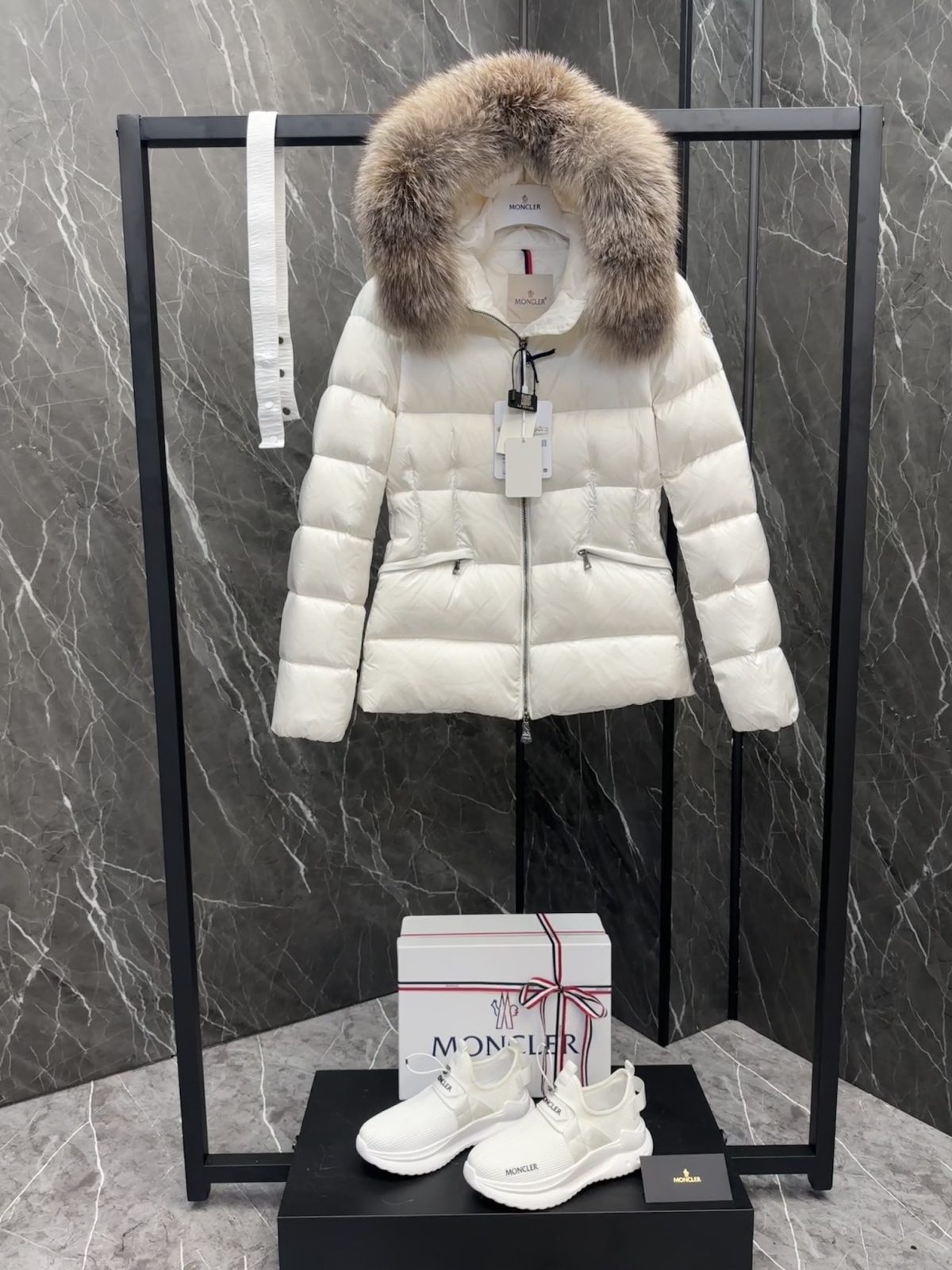 Moncler Boed Women Down Jacket Size S-XL - Image 2