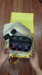Louis Vuitton M22495 Comet Men Bags Size 21.5*14*7.5cm - Image 2