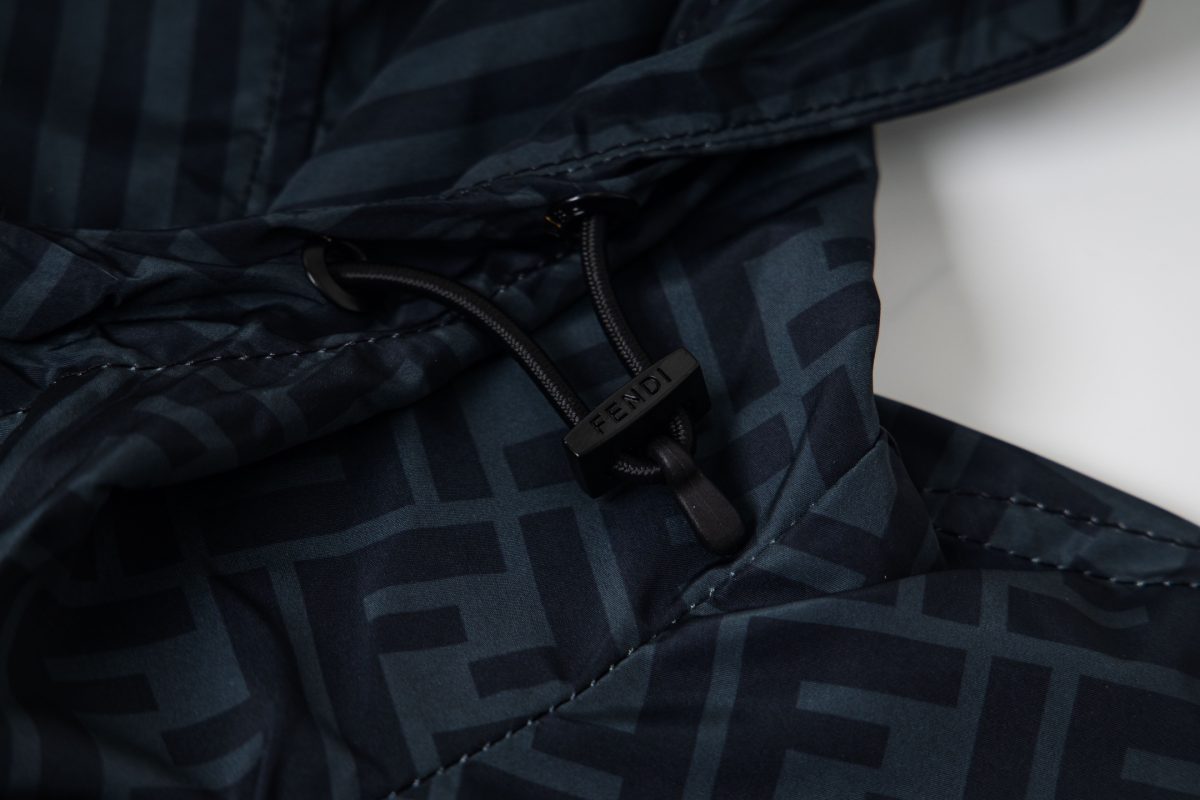 Fendi New Jacket Size S-XL - Image 4