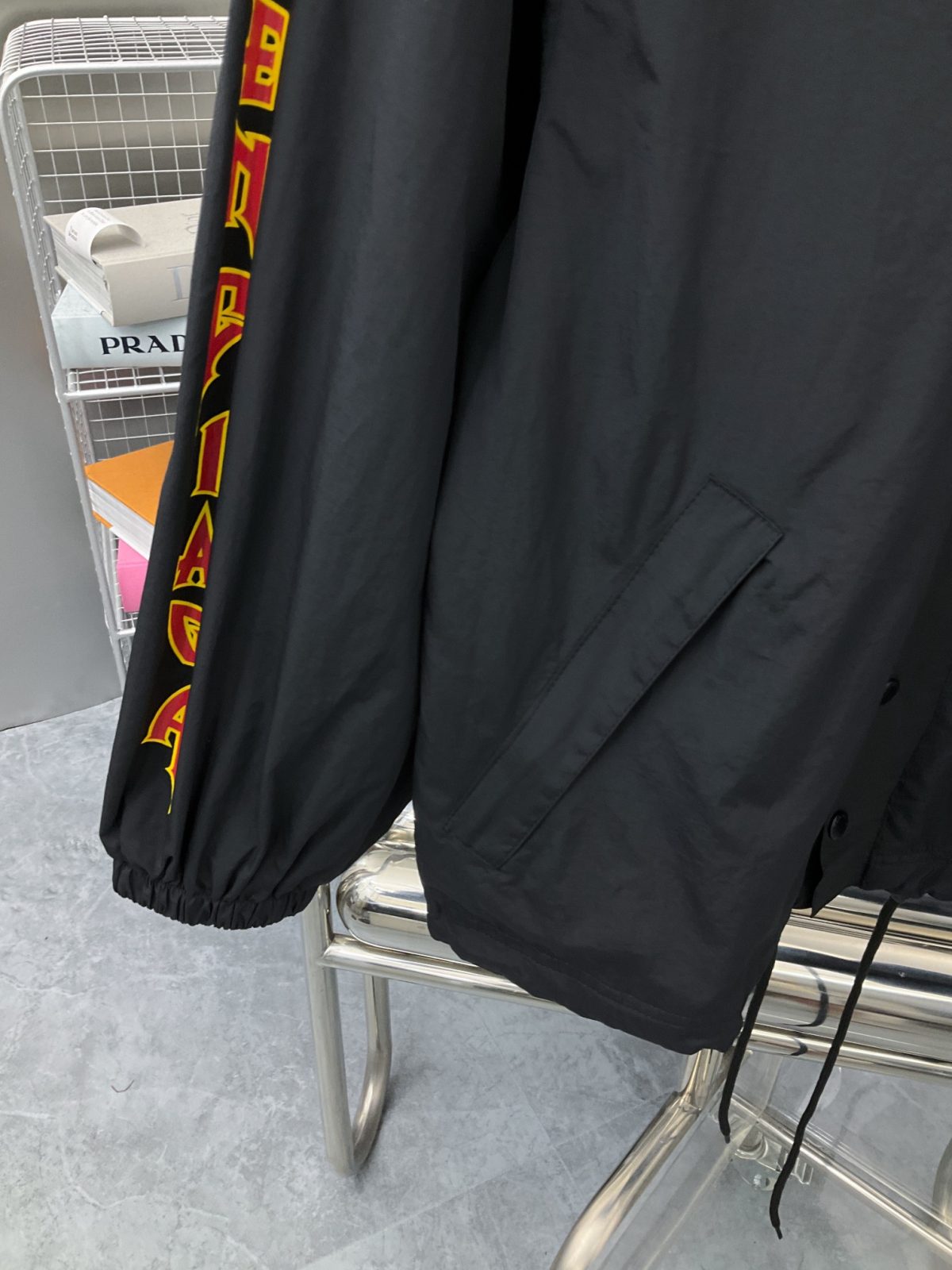Balenciaga New Jacket Size S-XL - Image 2