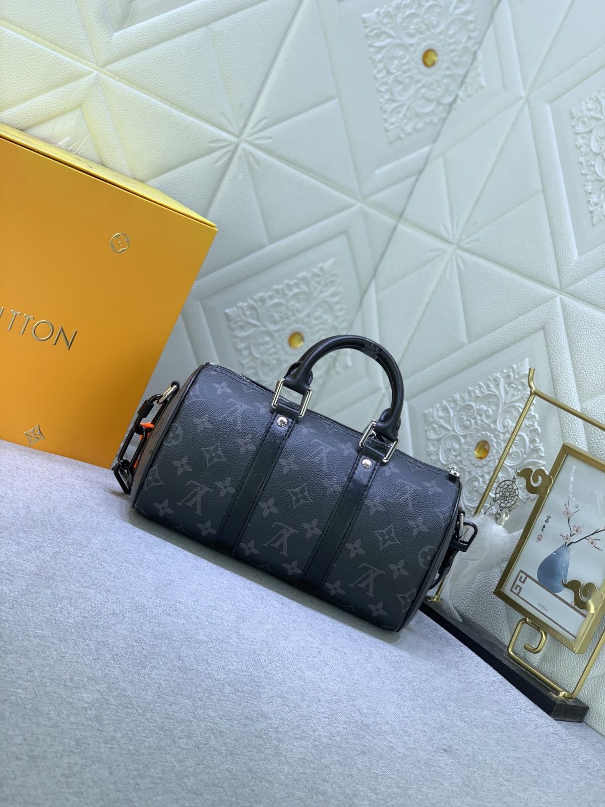 Louis Vuitton Monogram Eclipse Reverse Keepall 25 Travel Bags Size 25*15*11cm - Image 3