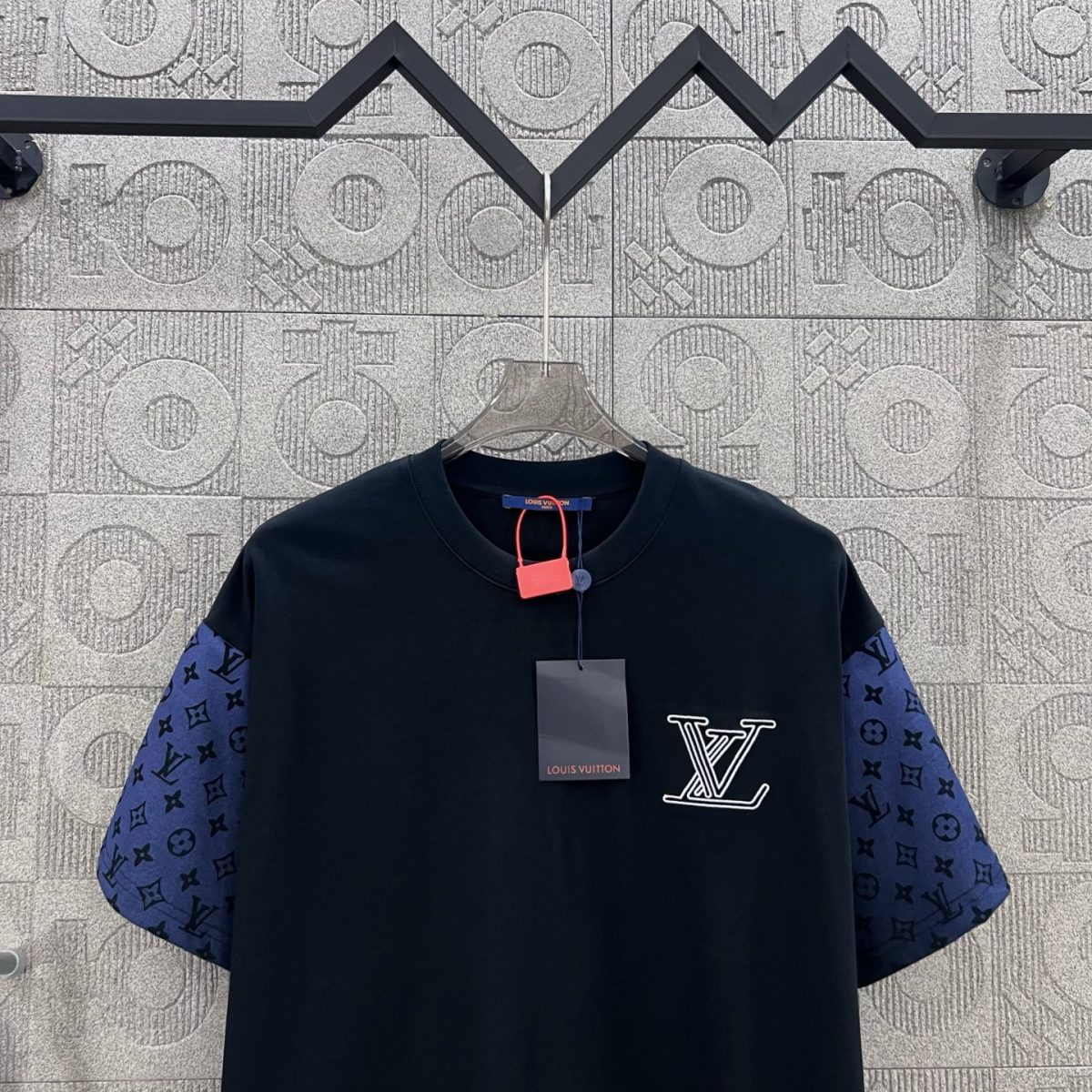 Louis Vuitton T Shirt  Embroider Logo Size XS-L - Image 5