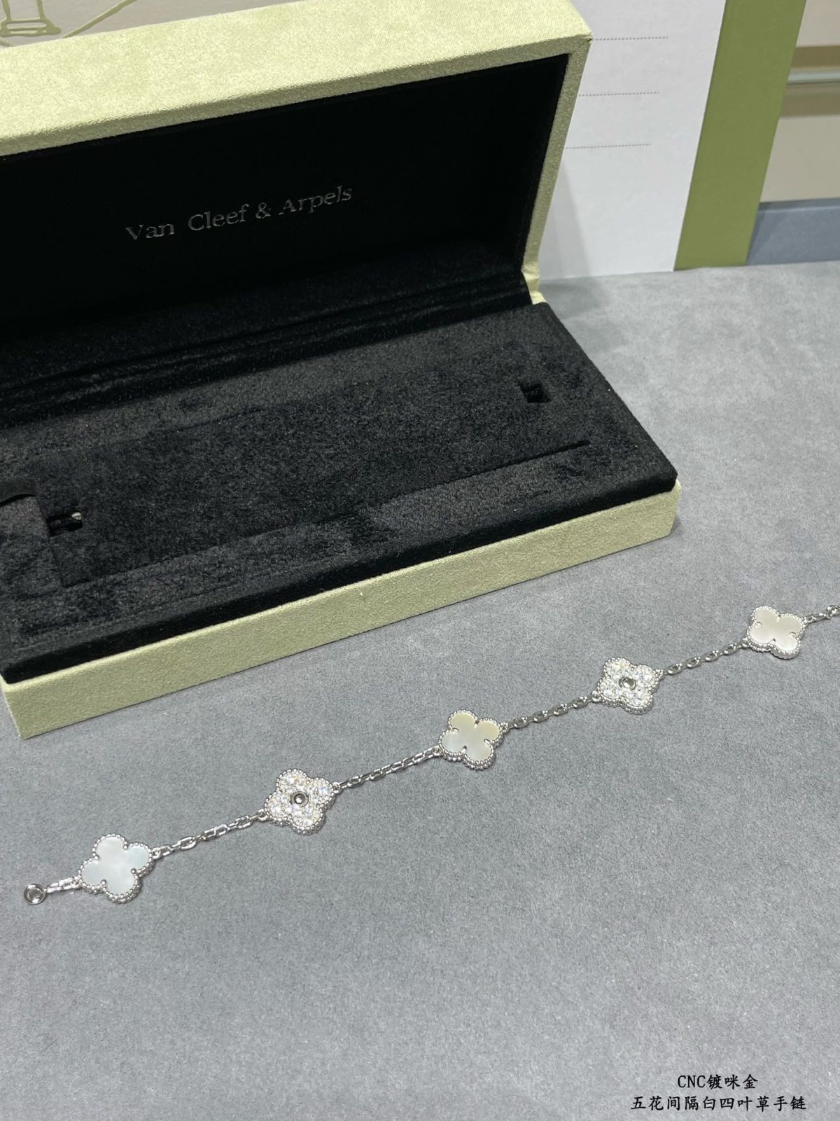 Van Cleef & Arpels Bracelet - Image 2