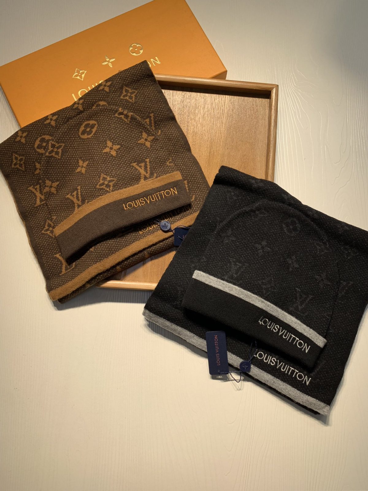 Louis Vuitton Knitted Hat+Scarf - Image 1