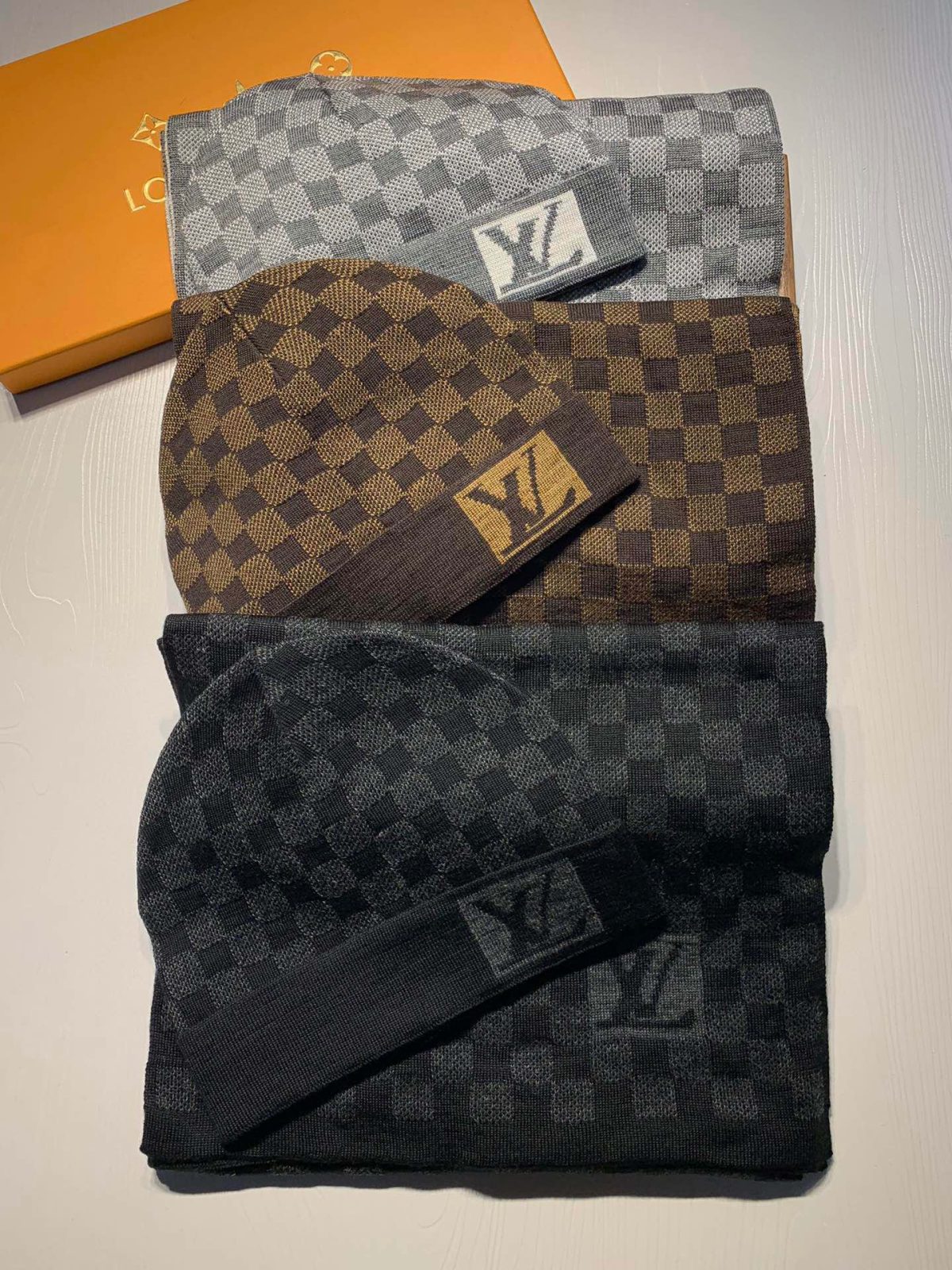 Louis Vuitton Knitted Hat+Scarf - Image 1
