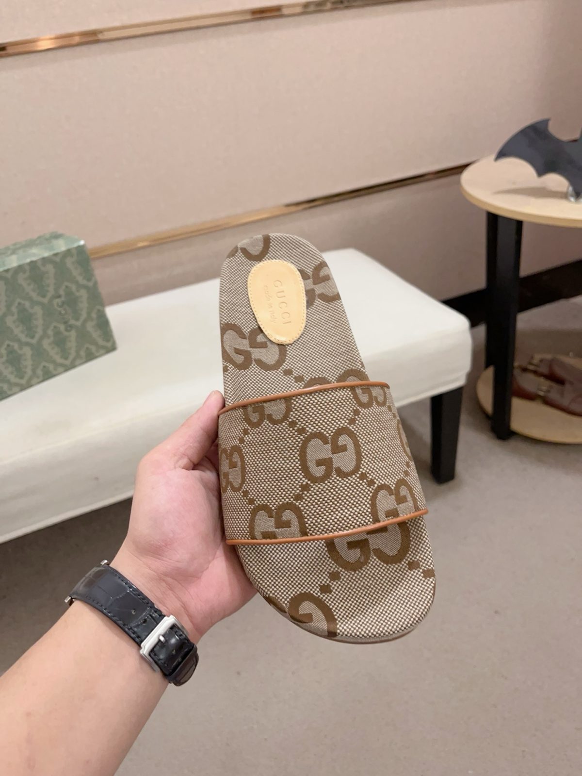 Gucci Slippers Size 41 - Image 5